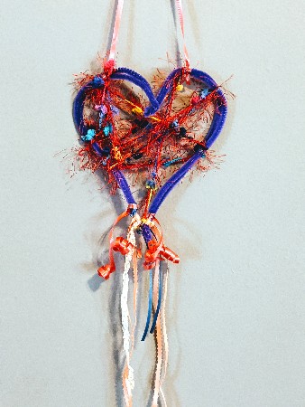 heart shaped dream catcher as a valentine's day craft