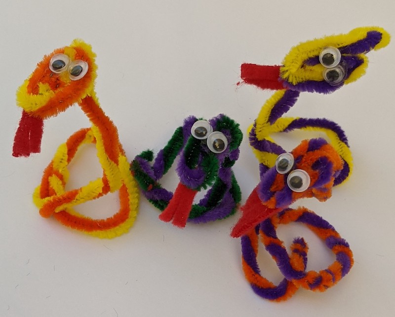 4 pipe cleaner snakes